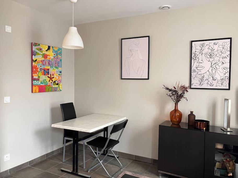 Appartement Cosy Tout Equipe Et Parking Couvert Prive Aux Portes De Flers Eksteriør billede